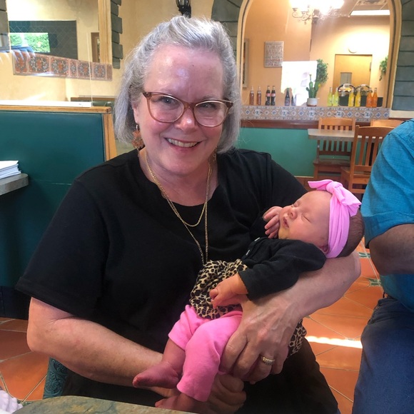 Meet your Posher, Tina - Picture 2 of 3